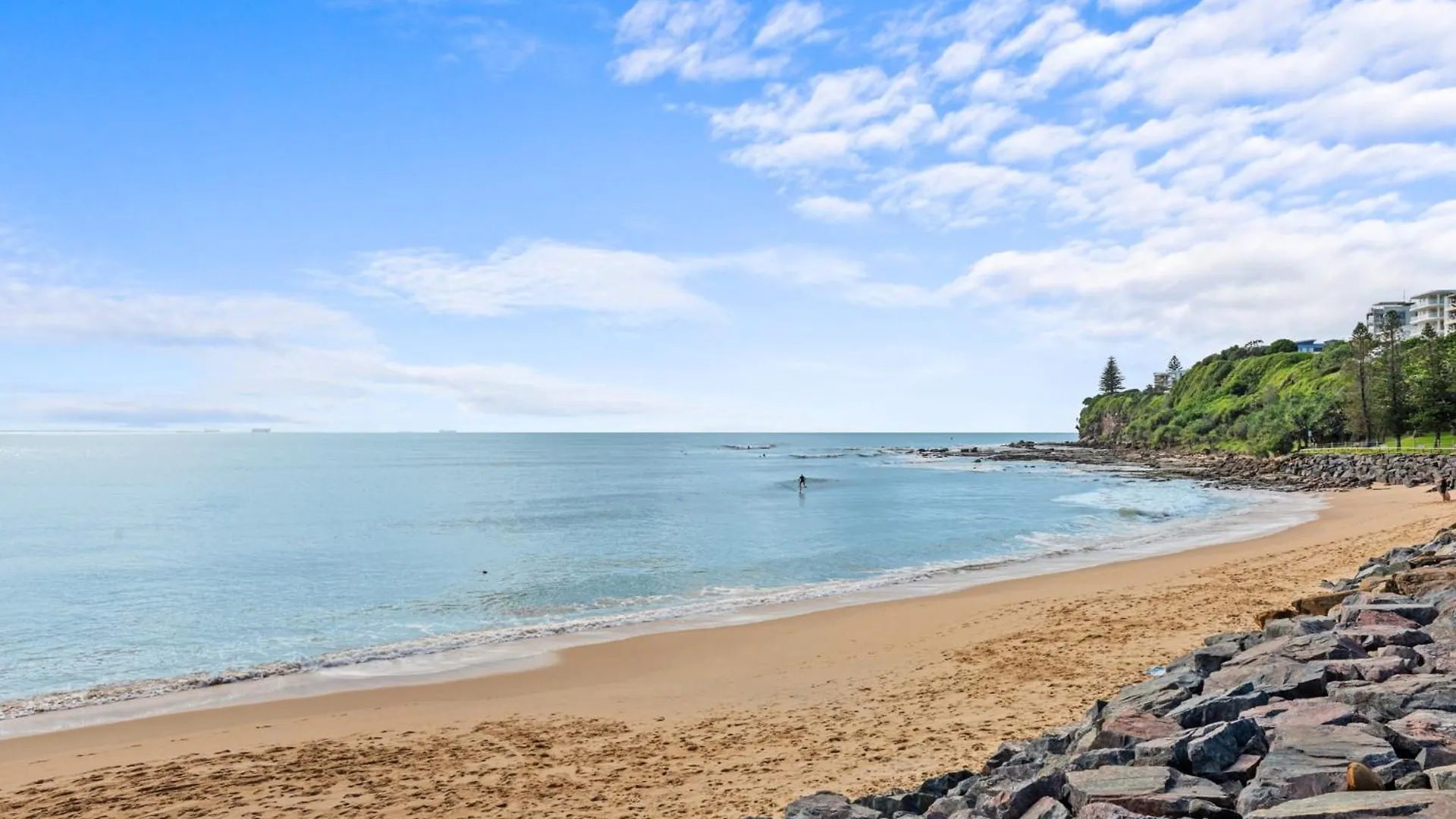 公寓 Bright 2-Bed Top-Floor Flat Near Moffat Beach 卡伦德拉